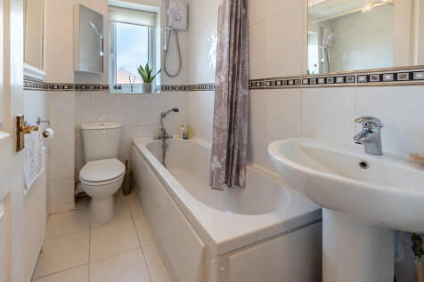 22 Woodland Close...
