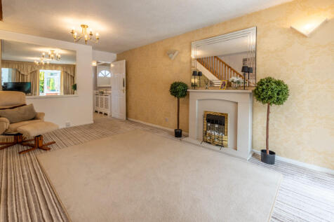 22 Woodland Close...