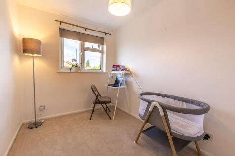 22 Woodland Close...