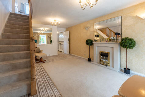 22 Woodland Close...
