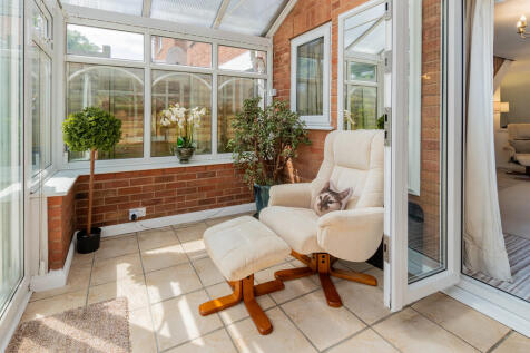 22 Woodland Close...