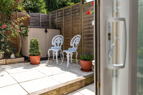 22 Woodland Close...