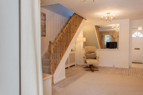 22 Woodland Close...