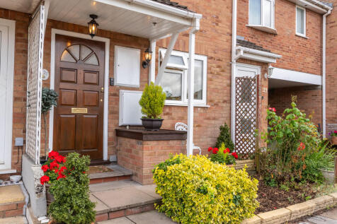22 Woodland Close...