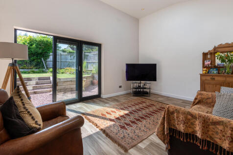 2 Heightington Pl...