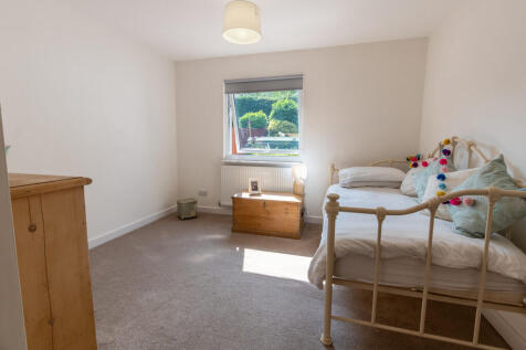 2 Heightington Pl...