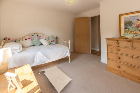 2 Heightington Pl...