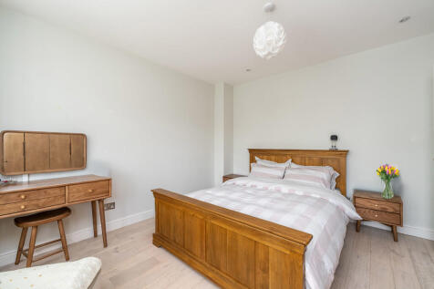 32 Clive Road, TW...