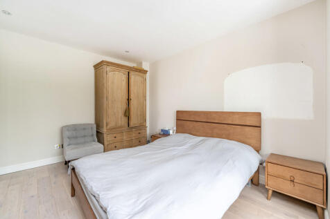 32 Clive Road, TW...