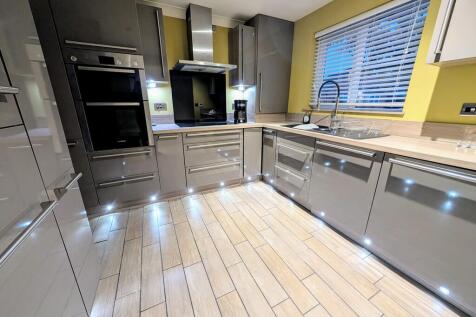 PXL_20251029_1637...