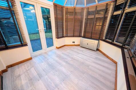 PXL_20251029_1637...