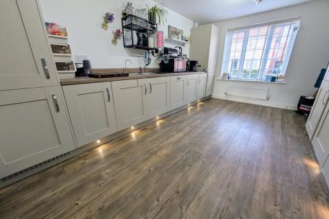 PXL_20251030_1333...