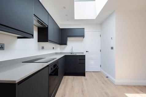 flat 11 kitchen 2