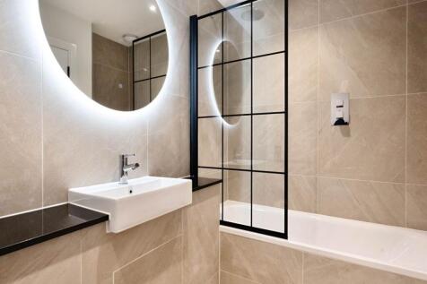 flat 11 bathroom 2