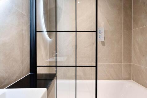 flat 11 bathroom 3