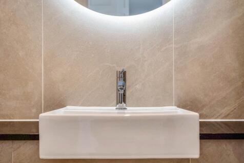 flat 11 bathroom sin