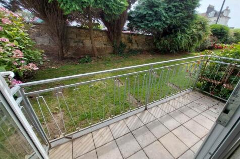 Balcony with gated a