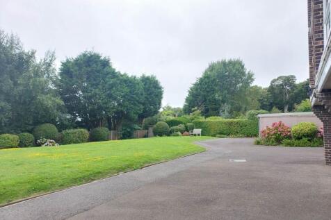 Rear communal garden