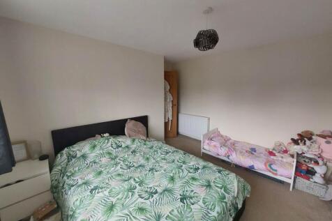 Master Bedroom (1)