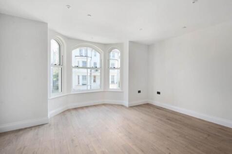 Living Room (pic 2)