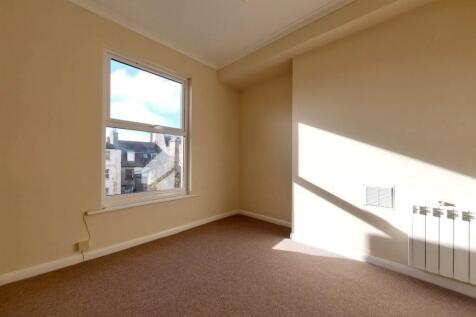 Main bedroom (rear)