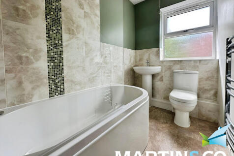 55e040ca-IMG-2025...