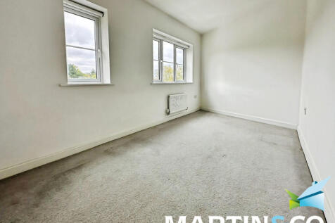 ef27a5ee-IMG-2025...