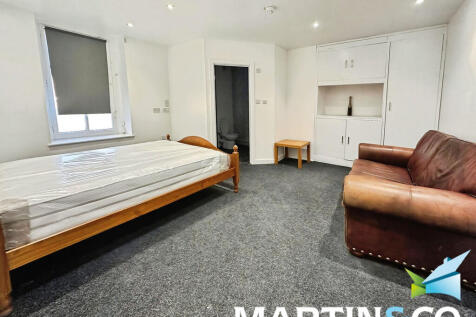 63d7f110-WhatsApp...