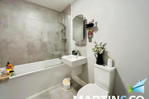 e8227f39-WhatsApp...