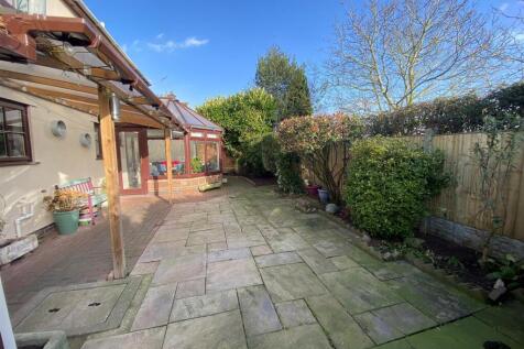 Patio 1.jpg