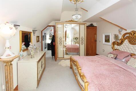Main bedroom 2.JPG