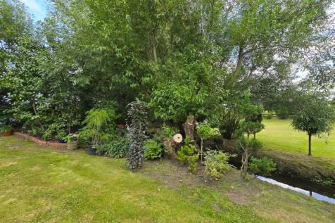 Rear Garden (13).jpg