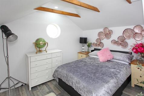 Bedroom.JPG