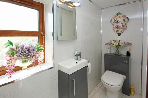 Cloakroom  WC.JPG