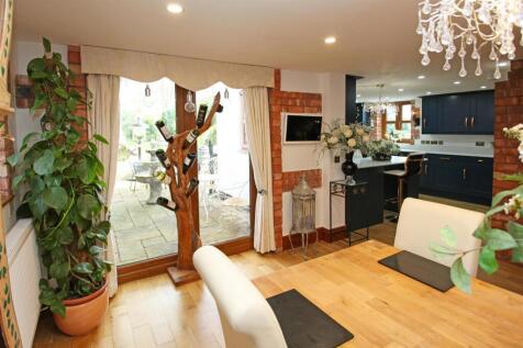 Dining area 2.JPG