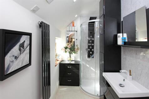 En-suite 1.JPG