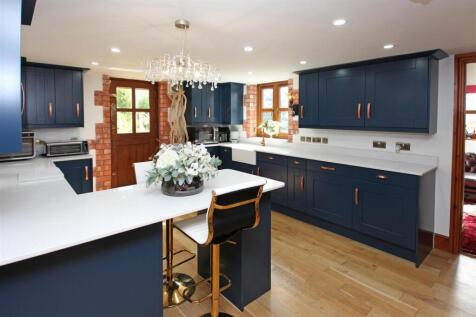 Kitchen 1.JPG