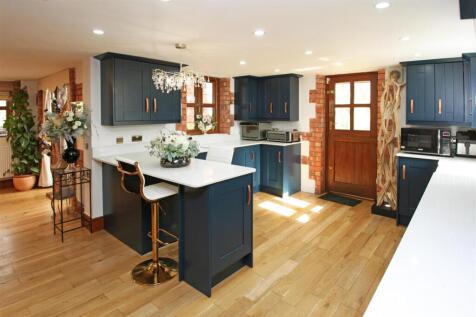 Kitchen 2.JPG