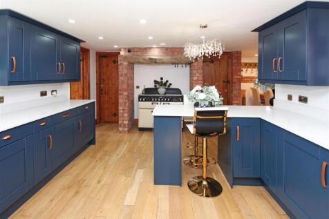 Kitchen 3.JPG