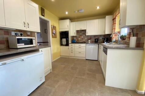 Kitchen 1.jpg