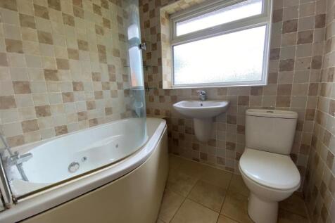 Bathroom 1.5.jpg