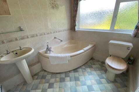 Bathroom 2.jpg