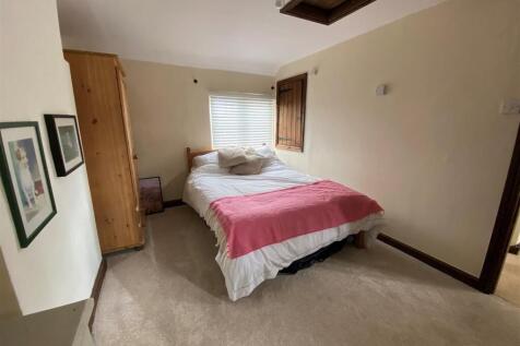 Bedroom 1.3.jpg