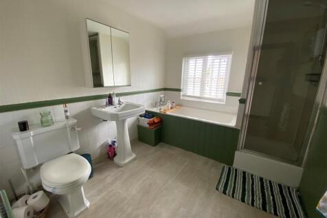 Bathroom 4.jpg