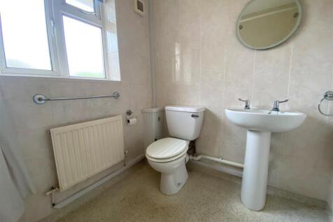 Bathroom 1.jpg
