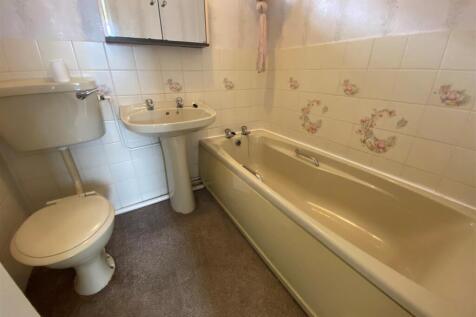 Bathroom 2.jpg