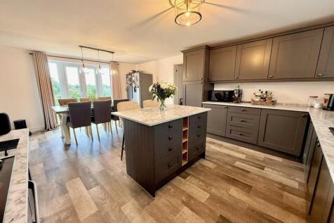 Kitchen 2.jpg