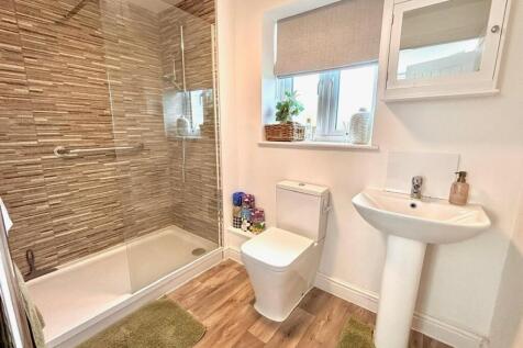 Shower room 1.jpg