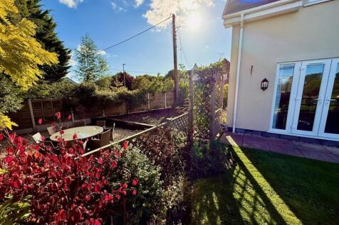 Rear garden 2.jpg