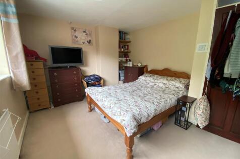 Bedroom 1.3.jpg